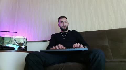 Robbie online show from March 7, 2025, 6:22 pm