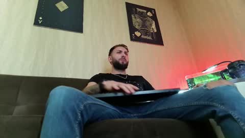 Robbie online show from March 12, 2025, 8:52 pm