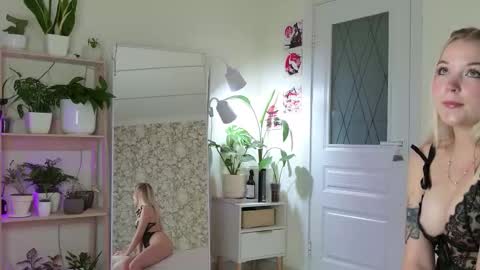 jane suckss online show from November 10, 2025, 4:33 am