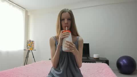 Snapshot of janelong chatting on September 19, 2025, 8:05 am JaneLong online show from September 19, 2025, 8:05 am