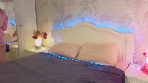 janepuff online show from November 21, 2025, 6:34 am