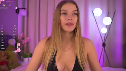 Day Alice Night Stella online show from February 5, 2026, 6:51 am