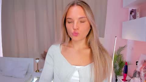 Snapshot of janewirtz chatting on October 2, 2025, 7:15 am Hi Im Alice and here youll find something online show from October 2, 2025, 7:15 am