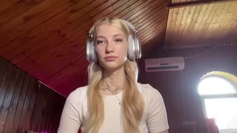 Snapshot of janicesivertsen chatting on June 22, 2026, 8:33 am Elsa online show from June 22, 2026, 8:33 am