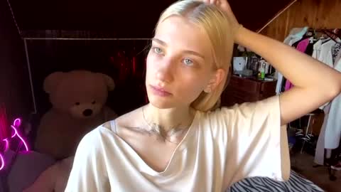 Snapshot of janicesivertsen chatting on August 3, 2026, 9:04 am Elsa online show from August 3, 2026, 9:04 am