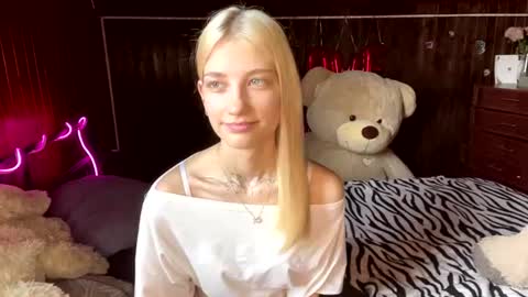 Snapshot of janicesivertsen chatting on August 4, 2026, 8:28 am Elsa online show from August 4, 2026, 8:28 am