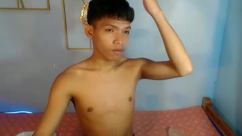 Snapshot of janlloyd04 chatting on May 3, 2026, 10:43 am janlloyd04 online show from May 3, 2026, 10:43 am