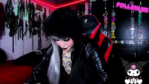      online show from October 3, 2025, 10:40 pm