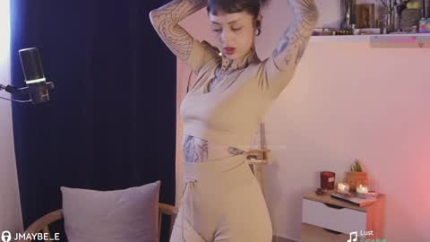   jmaybe e online show from December 14, 2024, 2:31 pm