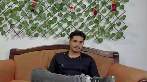 janus_m online show from December 13, 2024, 3:11 pm