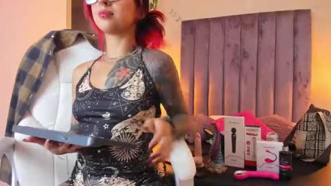 jasmine_wolf online show from September 17, 2025, 3:41 am