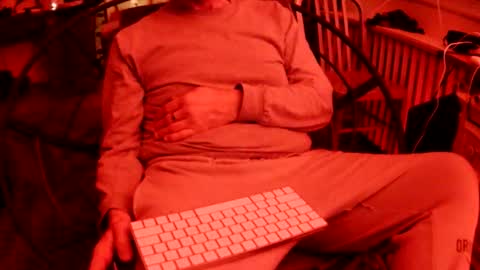 Snapshot of jasperh98 chatting on December 18, 2025, 8:42 am jasperh98 online show from December 18, 2025, 8:42 am