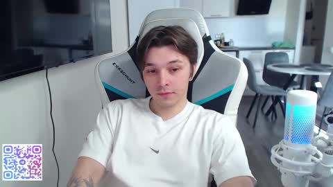 Jayce online show from June 3, 2026, 4:37 am
