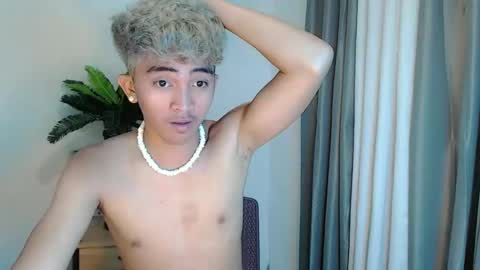jaysee_hugecox online show from April 17, 2026, 6:22 pm