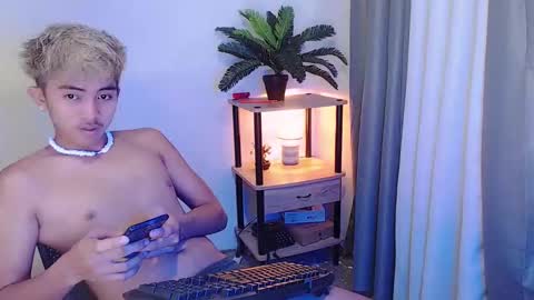 jaysee_hugecox online show from May 3, 2026, 2:17 am