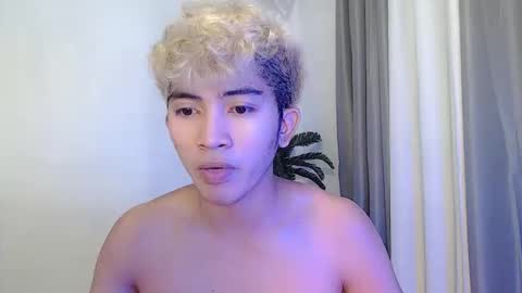 jaysee_hugecox online show from May 19, 2026, 12:00 pm