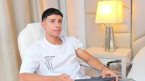 jaze_bradley online show from February 20, 2025, 2:46 pm