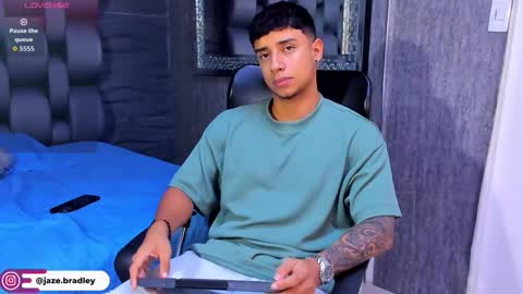 jaze_bradley online show from October 3, 2025, 11:29 am