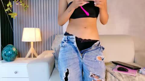 jazmiin_evans online show from February 27, 2026, 8:09 pm