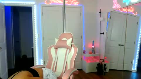 Snapshot of jazminefox chatting on June 26, 2026, 8:57 pm Jazmine Fox online show from June 26, 2026, 8:57 pm