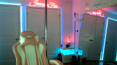 Snapshot of jazminefox chatting on July 23, 2026, 7:56 pm Jazmine Fox online show from July 23, 2026, 7:56 pm