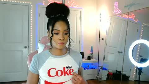 Snapshot of jazminefox chatting on August 4, 2026, 6:43 pm Jazmine Fox online show from August 4, 2026, 6:43 pm