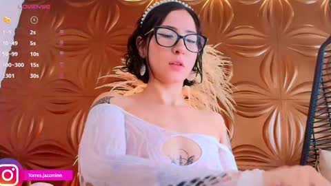 Jazmin online show from September 15, 2025, 1:22 pm