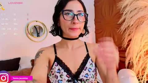 Jazmin online show from September 17, 2025, 1:02 pm
