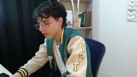 jeam_hot online show from December 20, 2024, 9:17 pm