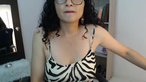 jeam_hot online show from January 3, 2025, 7:39 pm