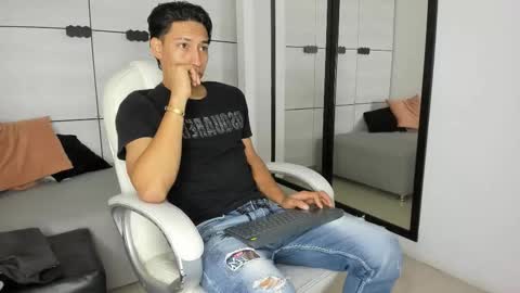 Snapshot of jean_bllack chatting on October 22, 2025, 11:10 am Jean Bllack online show from October 22, 2025, 11:10 am