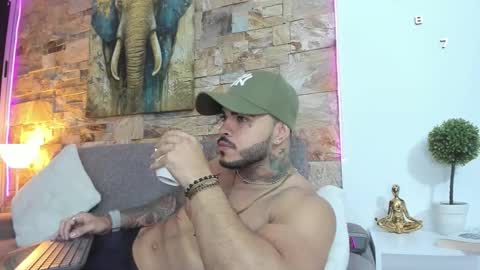 Snapshot of jean_lopez chatting on September 28, 2025, 6:19 am Jean axelcrow Modelo Independiente online show from September 28, 2025, 6:19 am