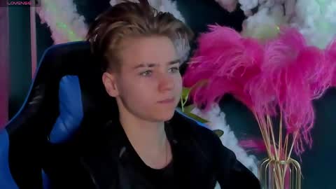 jean_wilsons online show from April 11, 2026, 11:14 am