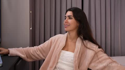 Bianca online show from October 9, 2025, 8:18 pm