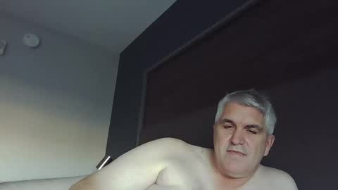 dadbody71 online show from December 19, 2024, 9:06 pm