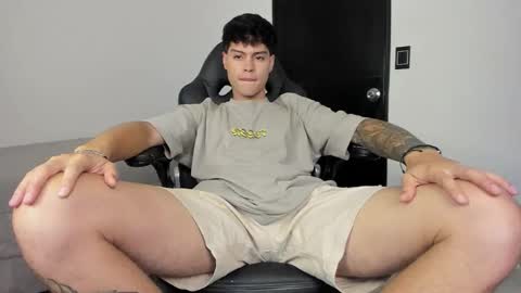 Jeanpii01 online show from January 12, 2026, 2:39 am