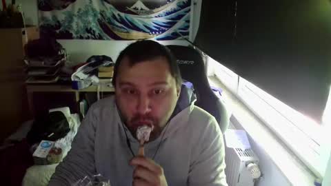 Snapshot of jeetzys chatting on May 15, 2026, 10:44 am you may know me lol online show from May 15, 2026, 10:44 am