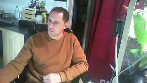 Snapshot of jef74700 chatting on December 10, 2024, 8:30 am Jrme online show from December 10, 2024, 8:30 am
