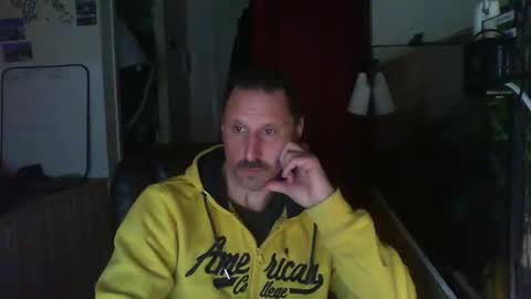 Snapshot of jef74700 chatting on March 9, 2025, 5:33 am Jrme online show from March 9, 2025, 5:33 am