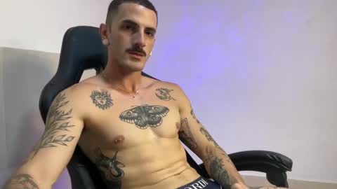 Snapshot of jeff_cube chatting on September 29, 2025, 4:01 pm Jeff and Mugi Independent model online show from September 29, 2025, 4:01 pm