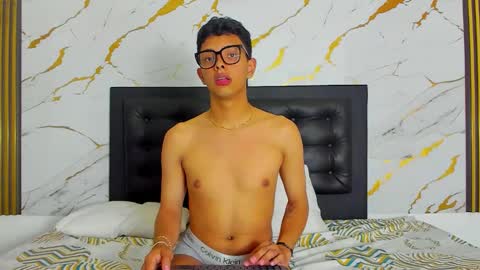 Snapshot of jeff_walker1 chatting on November 30, 2025, 7:07 pm JEFF WALKER online show from November 30, 2025, 7:07 pm