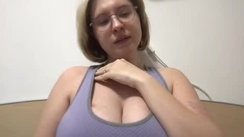 Snapshot of jelly_gum chatting on February 5, 2026, 9:03 am Inna online show from February 5, 2026, 9:03 am