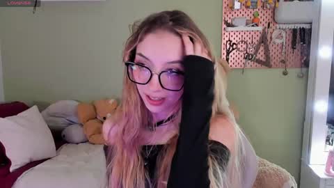 Jelly  online show from June 3, 2026, 1:52 am