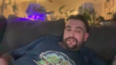 Guy Jones online show from December 19, 2025, 12:34 pm