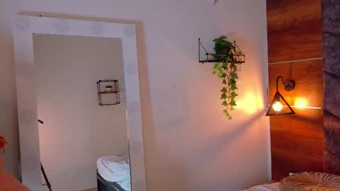 Jena  online show from October 23, 2025, 2:49 pm