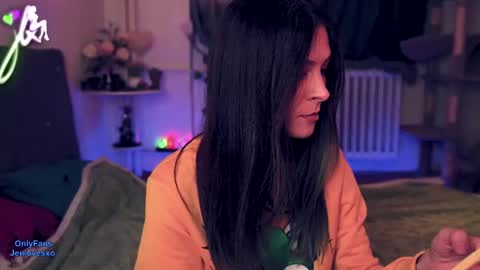 jeniferlovex online show from February 9, 2025, 8:13 pm