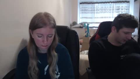 JenisAndPeter online show from December 3, 2025, 7:16 am