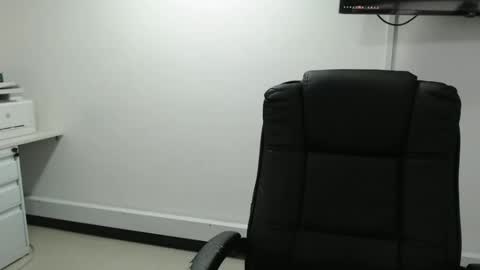 Snapshot of jenn_cg chatting on September 17, 2025, 9:27 pm jenn online show from September 17, 2025, 9:27 pm