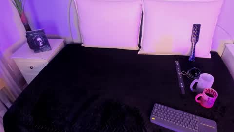 Jenn kitty online show from September 19, 2025, 7:47 pm