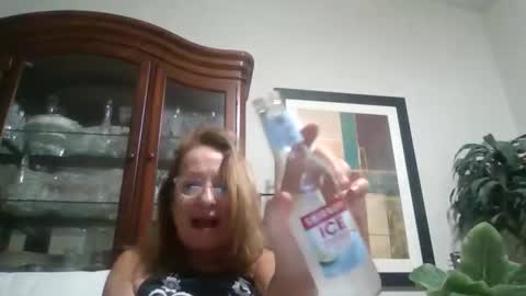 jenna197069 online show from April 27, 2026, 12:19 am